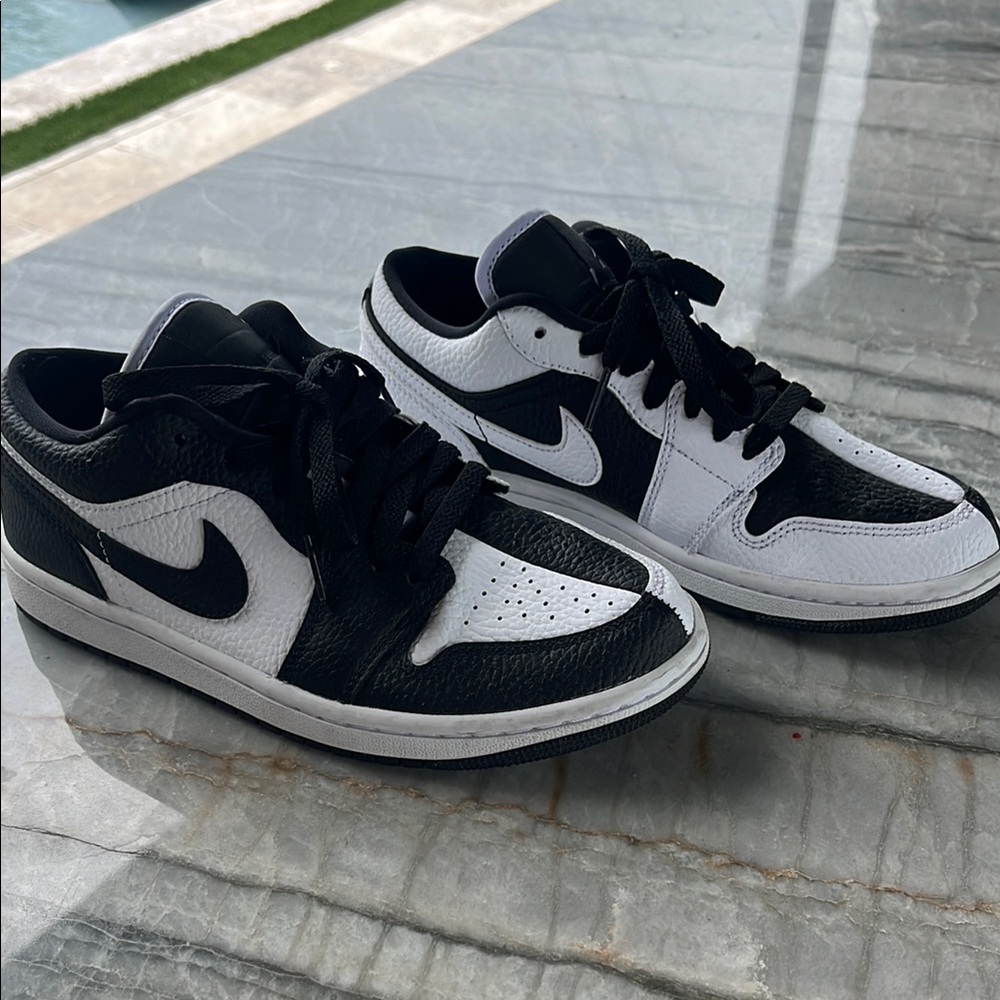 Nike Air Jordans Women’s Classic Black and White Sneaker split face